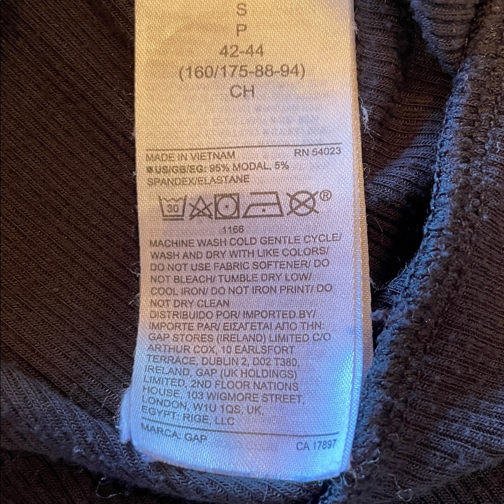 GAPFit | black Ribbed Tee | size small - Picture 4 of 5